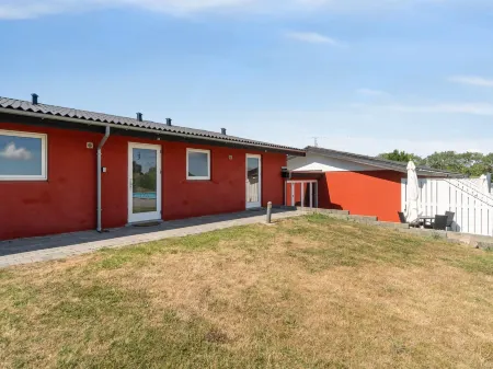 "Cornelia" - 6km from the Sea Отели в г. Aakirkeby