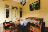 Griya Batik Giri Sekar Homestay Hotels in Yogyakarta