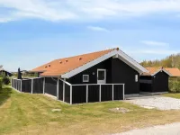 "Swanhild" - 900m from the Sea - Pysäköinti