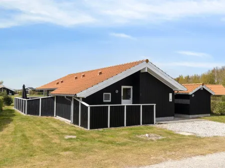 "Swanhild" - 900m from the Sea