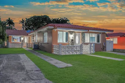 Unique Escape GameRoom! Bar, BBQ, Spacious, and Near Beach
