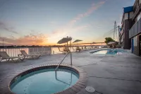 Clover Island Inn Hotels in Kennewick
