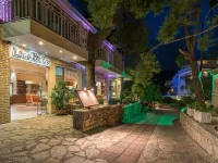 Koukounaria Hotel & Suites