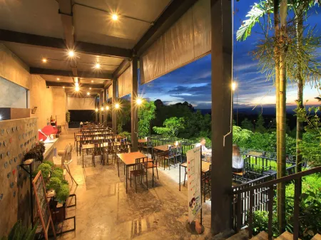 Veravian Resort Отели рядом с достопримечательностью «Wat Khao Phaeng Ma»