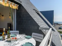 Les Cardinaux - balcony