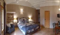Le Mas des Vergers Hotels in Alleins