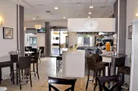Hotel Maestranza - พร้อมอาหารเช้า