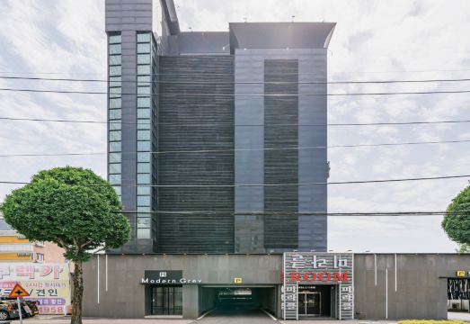 충주 모던 그레이 호텔의 객실 내부 이미지