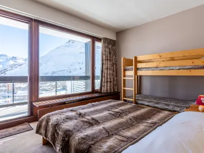 Le Bec Rouge (Le Lac) Hotels near Precision Ski