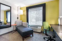 Holiday Inn Express & Suites ALBANY AIRPORT - WOLF ROAD by IHG