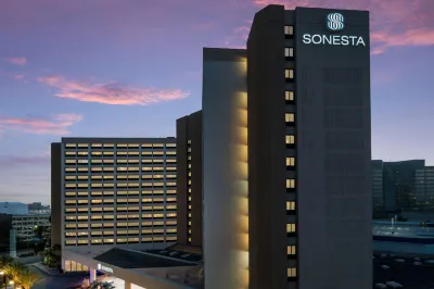 Sonesta Los Angeles Airport LAX Hotel in zona Dockweiler State Beach