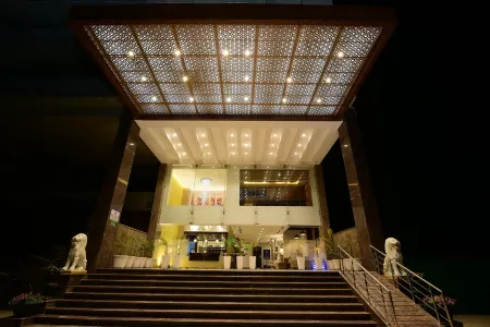 SureStay Plus by Best Western Amritsar Отели рядом с достопримечательностью «Guru Nanak Dev University»