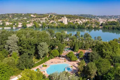 Camping du Pont d'Avignon Hotels in Villeneuve-lès-Avignon