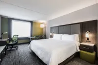 Holiday Inn Express & Suites Toronto Airport South Hotel in zona Woodbine Racetrack