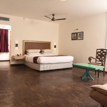 Hotel Sabareesh Park