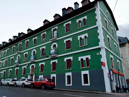 Apartamentos Canfranc 3000 Отели в г. Canfranc-Estancion