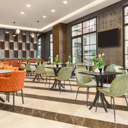 Ramada Encore by Wyndham Istanbul Basin Express Отели рядом с достопримечательностью «Багджылар»