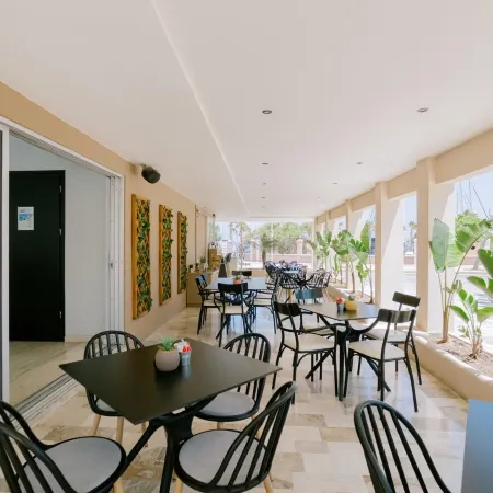 Zephyros Hotel