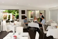 Rocklea International Motel - Motels