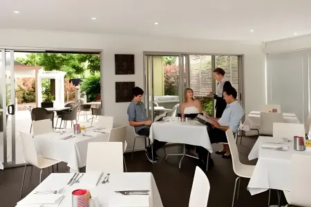 Rocklea International Motel Отели в г. Rocklea