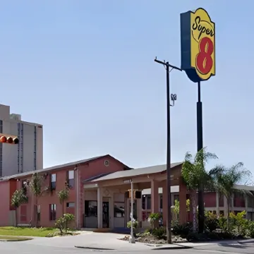 Econo Lodge Inn & Suites