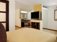 Hyatt Place Detroit Livonia فنادق في Livonia