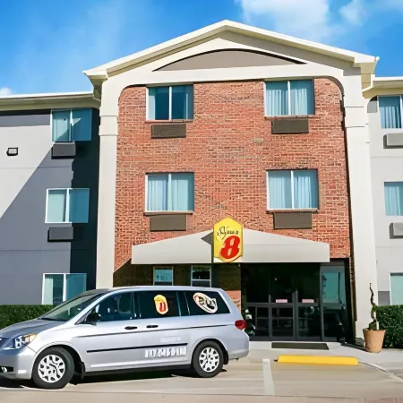 Super 8 by Wyndham Bedford DFW Airport West