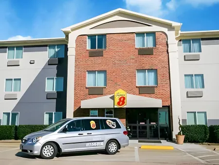 Super 8 by Wyndham Bedford DFW Airport West