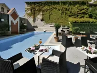 Logis Hotels Grand Hotel d'Orléans - Lemmikkieläimet sallittu