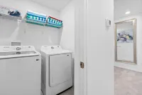 3 Br, 2.5 BA Villa Sleeps 8! Eve102