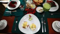 Mansion de Los Sueños - breakfast