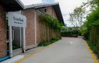 RiverHills Resort - 2-Star