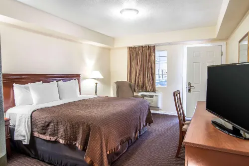 Rodeway Inn Medford South I-5 - parking