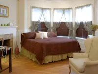 Beacon Inn 1750 - parking