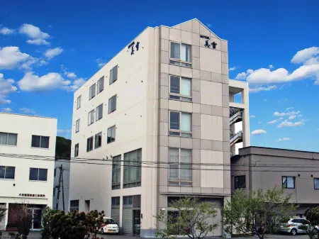 Hotel Miyuki Отели рядом с достопримечательностью «Хёсэцу-но мон»