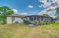 13 Mi to Hudson Beach Spring Hill Home with Lanai