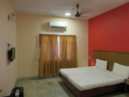 Hotel Saradharam - Parkering