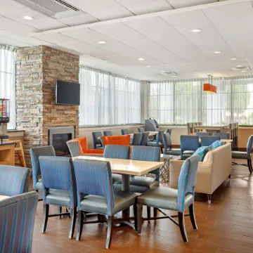 Best Western Hartford Hotel  Suites Отели рядом с достопримечательностью «Арена «XL-центр»»