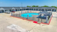 Executive Inn Hondo - Pools