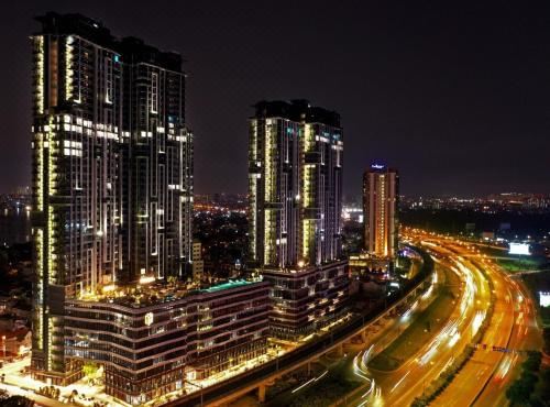 Lumiere Riverside - Raymond Holm - Luxurious 5-Star Apartment_3
