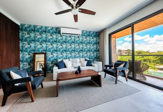 Porto Blu Hotel Overview