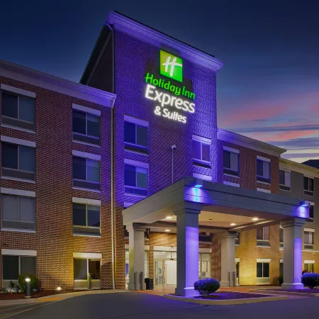 Holiday Inn Express & Suites MILWAUKEE NW – PARK PLACE by IHG