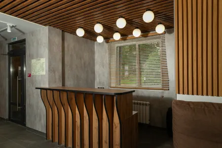 Olga Отели рядом с достопримечательностью «Дом Перевертыш»