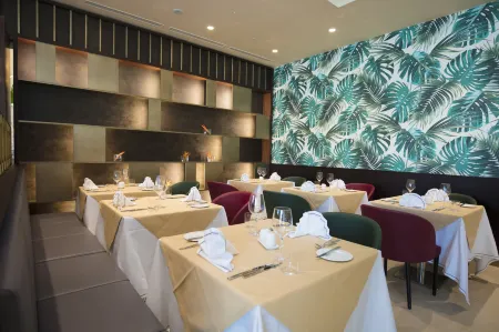 Doubletree by Hilton Pointe-Noire Отели рядом с Аэропорт Пуэнт-Нуар Агостино Нето