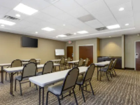 Comfort Inn & Suites Porter Near Indiana Dunes Hotels in Porter