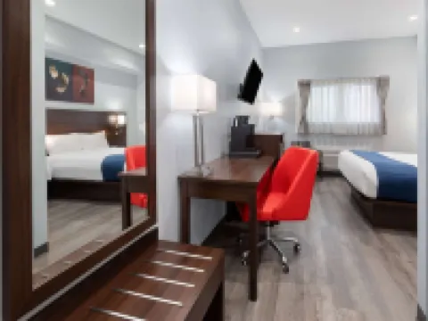 Travelodge by Wyndham Cochrane Hotels in Cochrane District