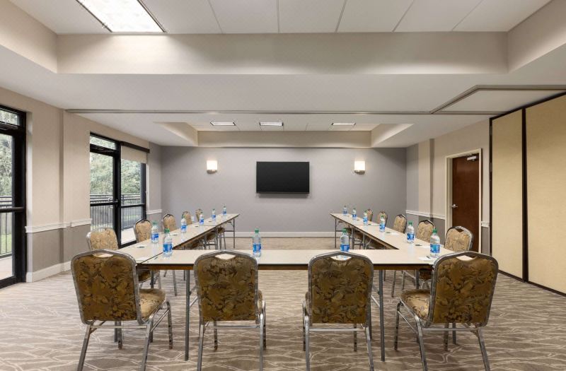 La Quinta Inn & Suites by Wyndham Newark - Elkton photo 4