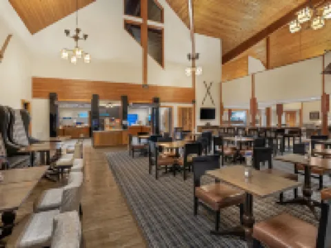Holiday Inn Express & Suites HAYWARD by IHG Hotels in Sawyer County