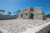Seaside Oasis on Island Vir with Private Pool and Ocean Views - Wifi