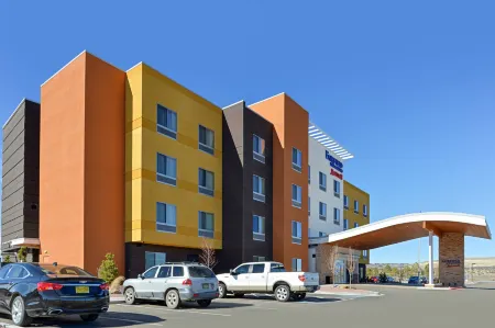 Fairfield Inn & Suites Gallup Отели рядом с достопримечательностью «Navajo Code Talkers Museum»